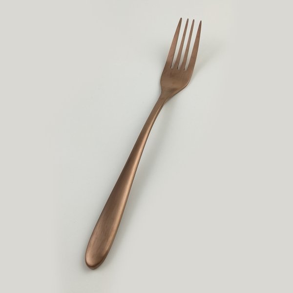 вилка_столовая__покрытие_pvd_цвет_матовая_медь_серия__alessi_copper___p_l__1.jpg